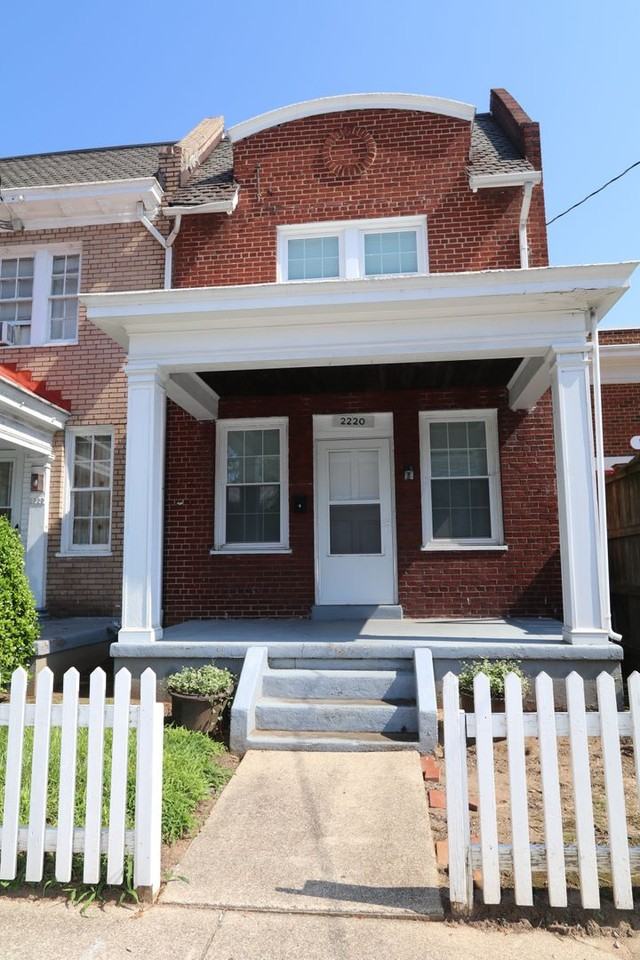 2220 W Main St - Photo 2 of 29