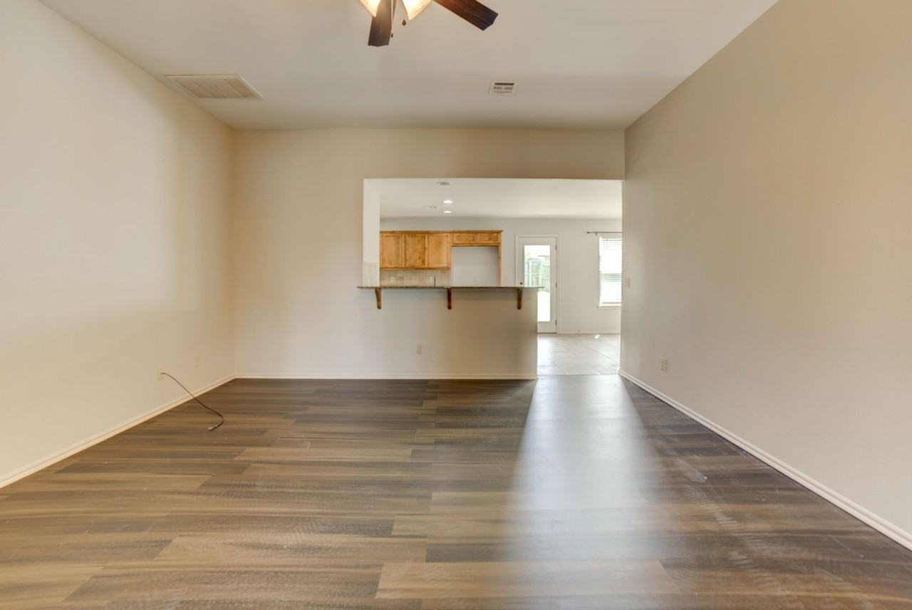 1911 W Canton Pl - Photo 6 of 29