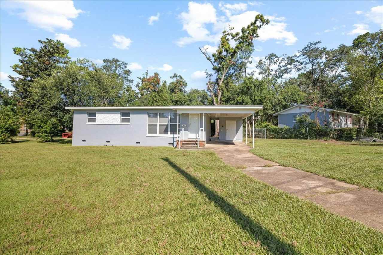 202 Juniper Dr - Photo 2 of 18