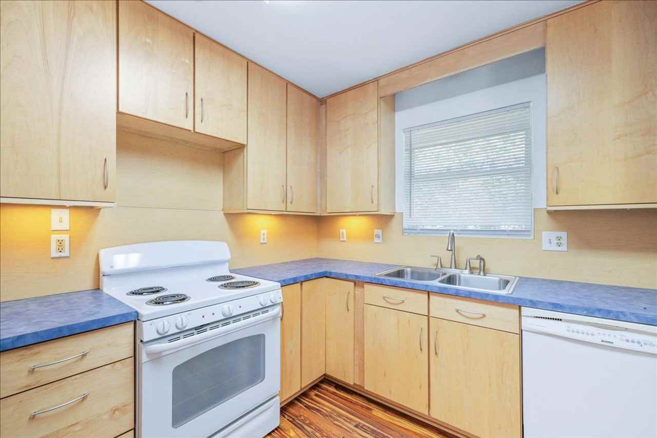 202 Juniper Dr - Photo 7 of 18