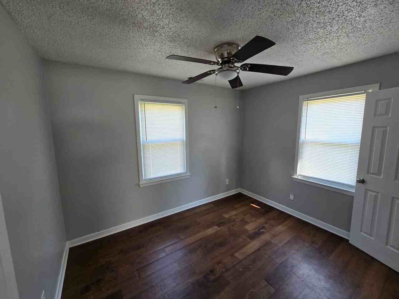 2807 Lola Ave - Photo 2 of 5