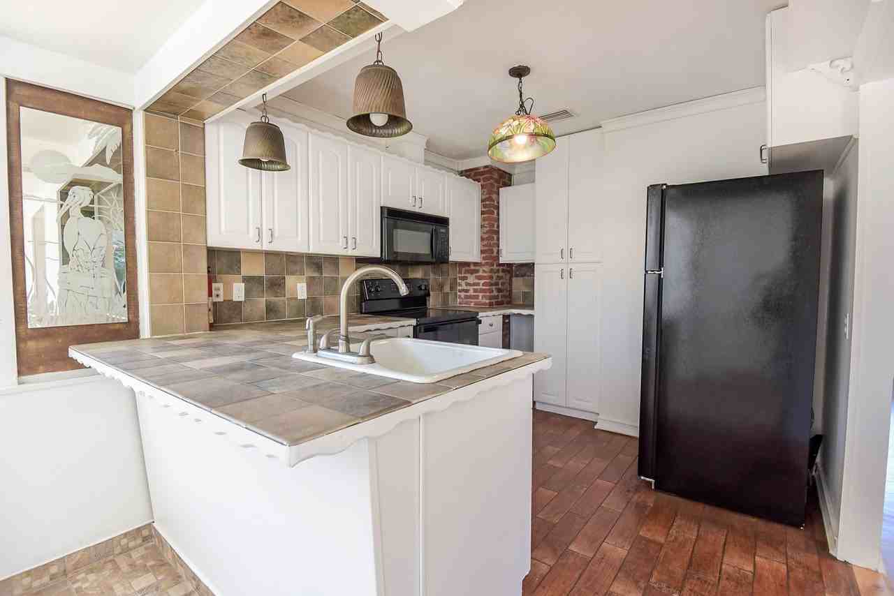 1000 E 2nd Plz - Photo 2 of 6