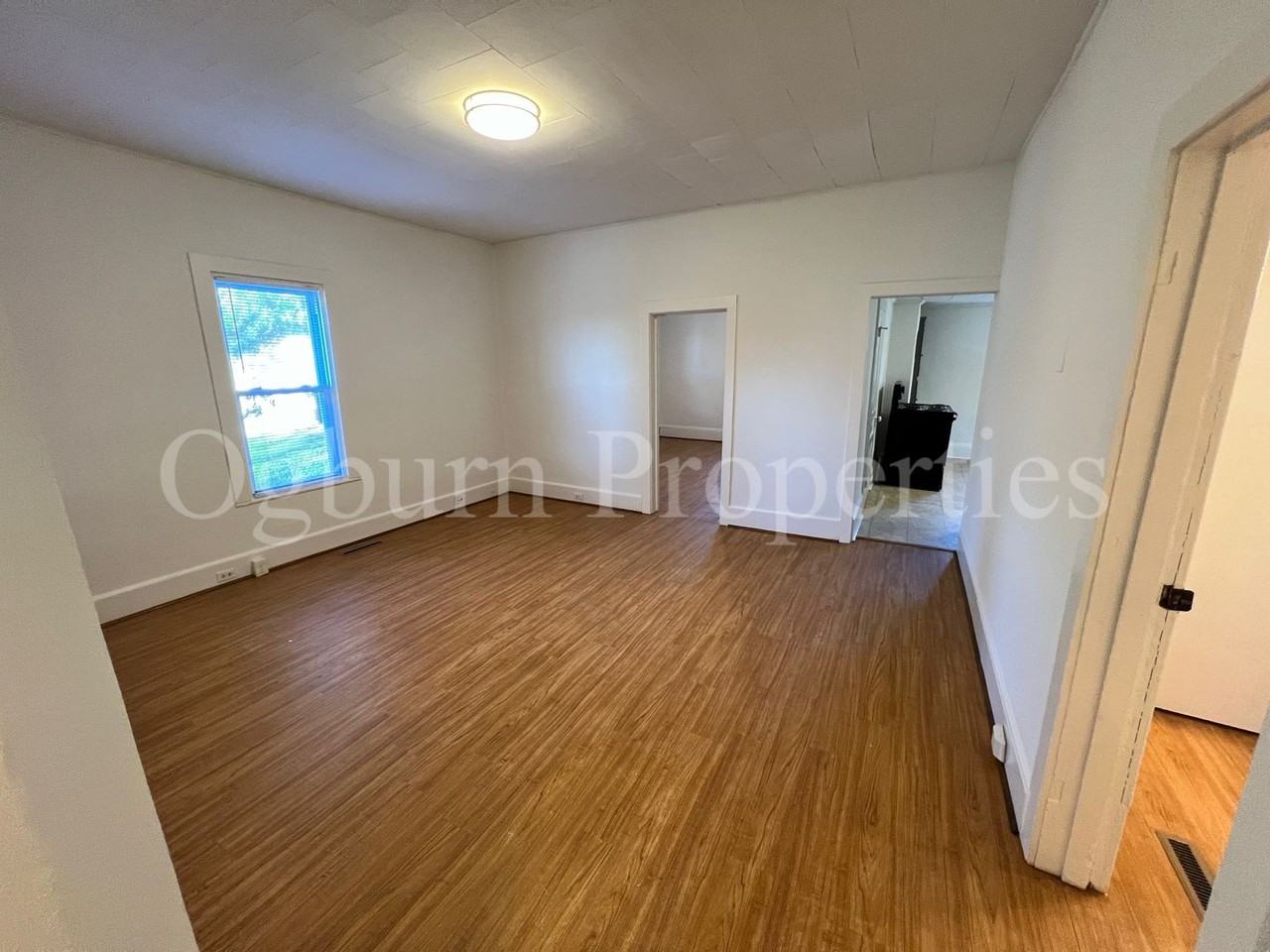 1123 Franklin St - Photo 2 of 10