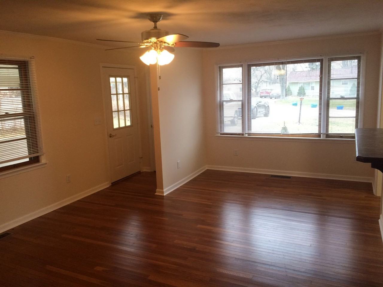 141 N Overhill Dr - Photo 2 of 17