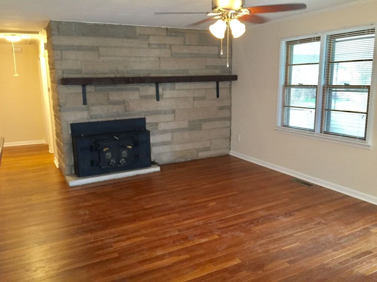 141 N Overhill Dr - Photo 3 of 17