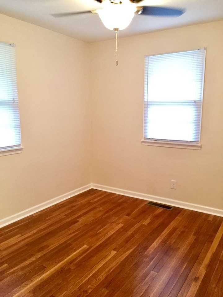 141 N Overhill Dr - Photo 5 of 17