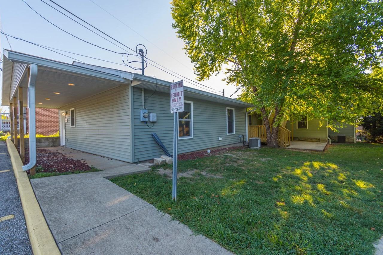 209 N Madison St - Photo 2 of 7