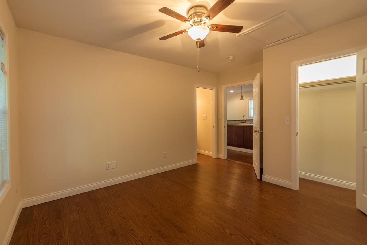 209 N Madison St - Photo 5 of 7