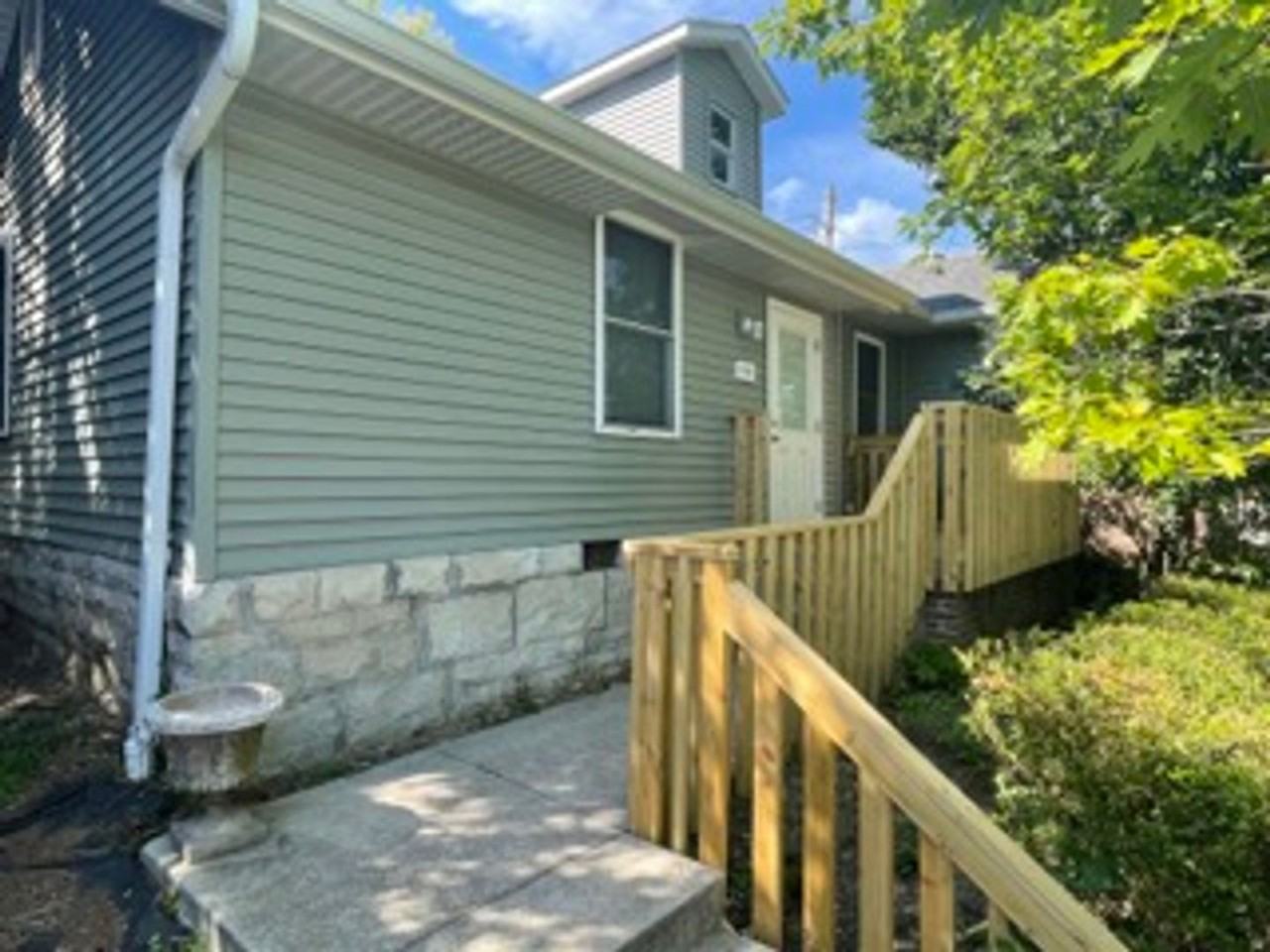 211 N Madison St - Photo 2 of 15