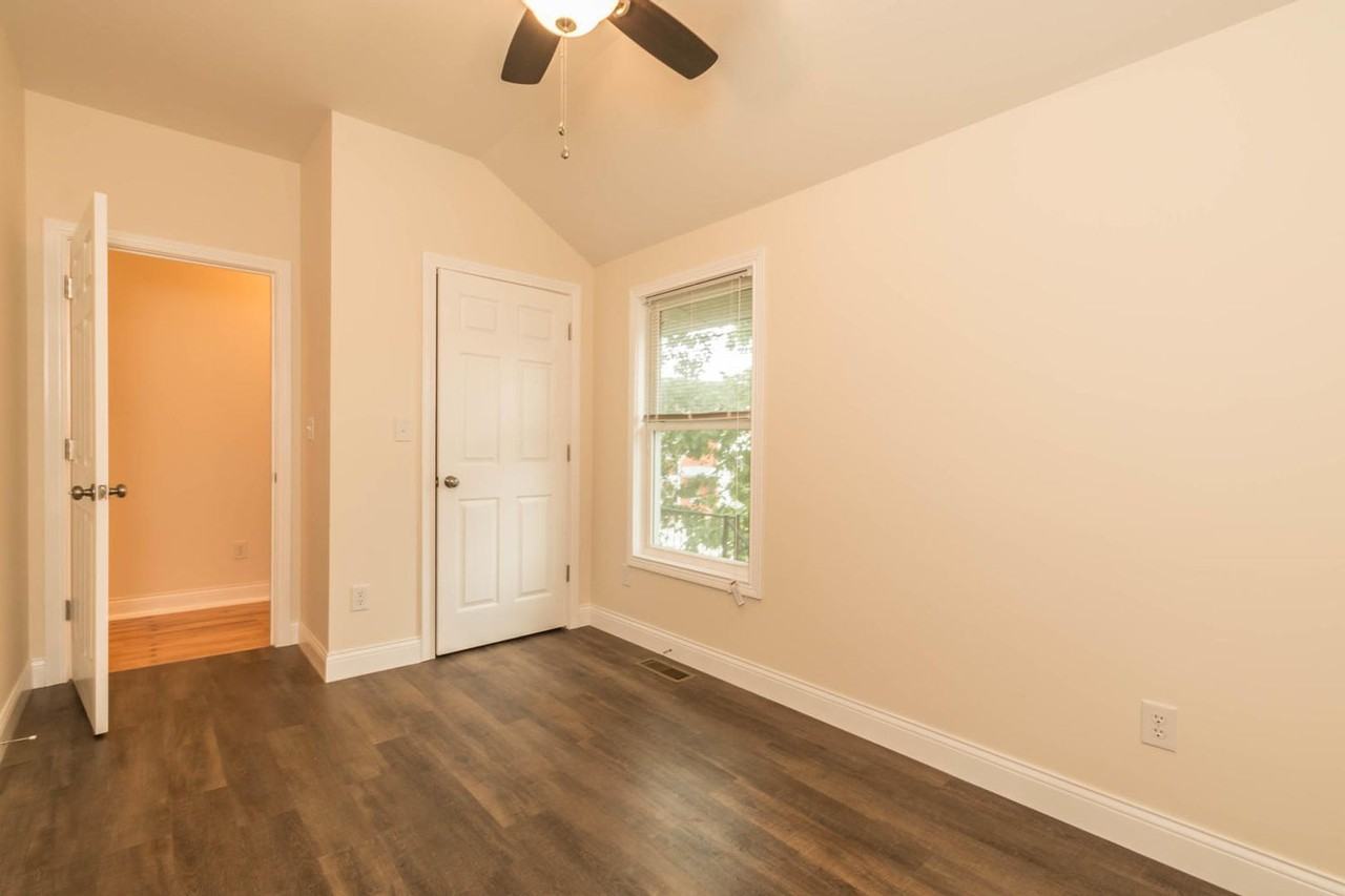 211 N Madison St - Photo 4 of 15