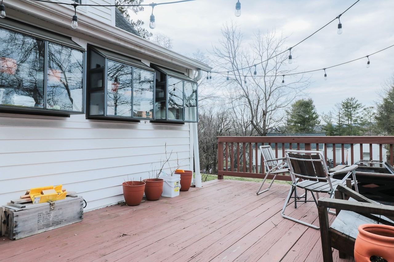 411 Giles Rd - Photo 3 of 18