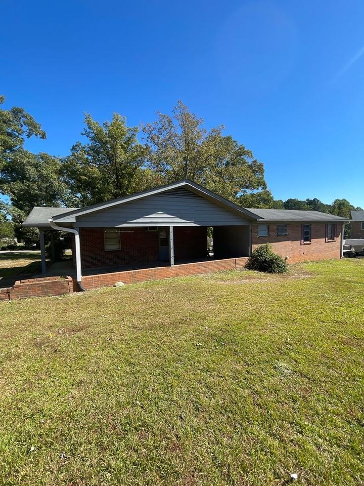 303 Frazier Dr - Photo 2 of 17