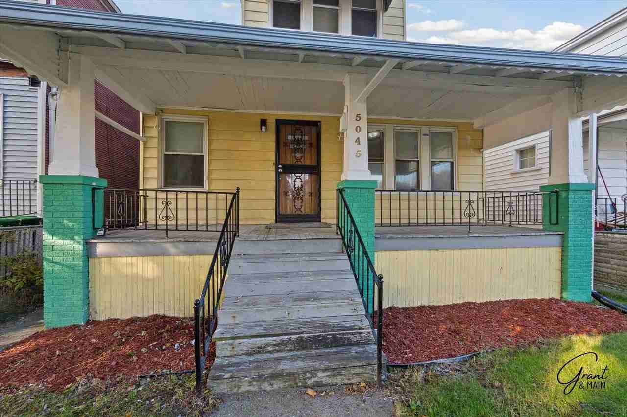 5045 Fairview St - Photo 2 of 24