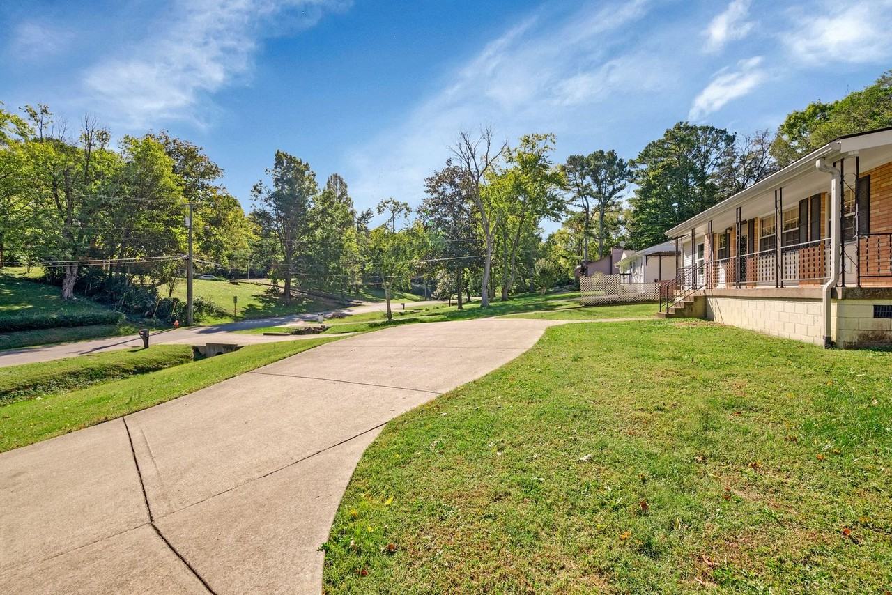 4857 Torbay Dr - Photo 6 of 41