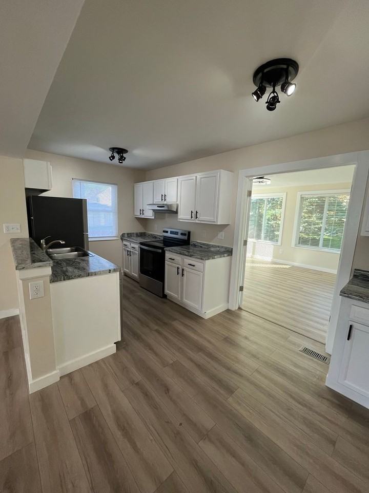 5090 Silver Bow Dr - Photo 5 of 26