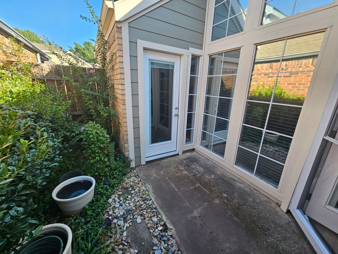 18163 Whispering Gables Ln - Photo 2 of 22