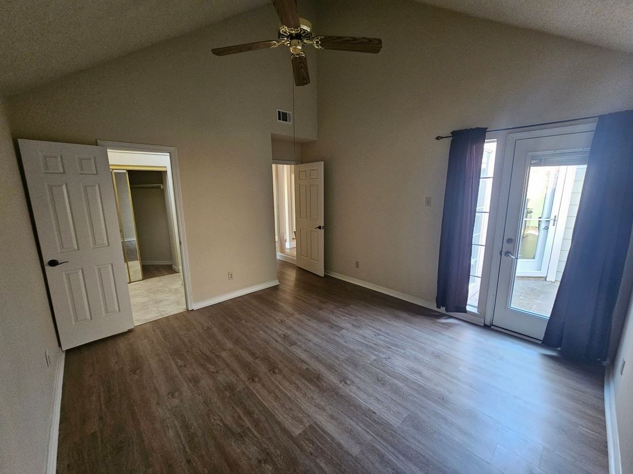 18163 Whispering Gables Ln - Photo 4 of 22