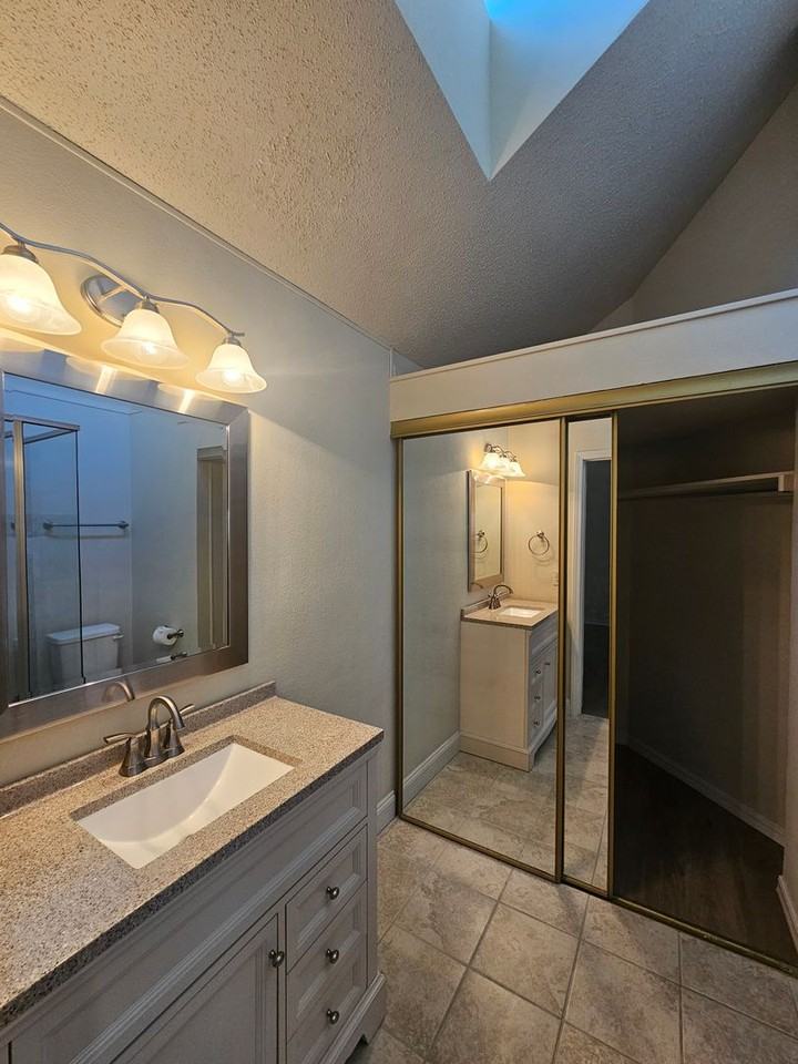 18163 Whispering Gables Ln - Photo 5 of 22