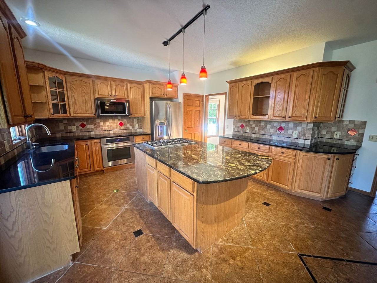 3118 Lindsey Ct - Photo 3 of 47