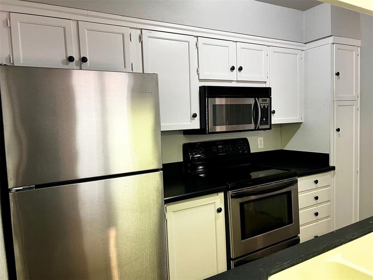 823 Cardinal Creek Blvd - Photo 4 of 17