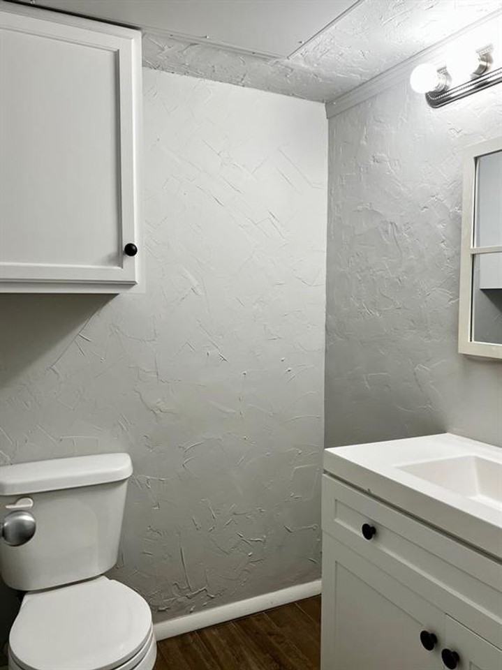 823 Cardinal Creek Blvd - Photo 7 of 17