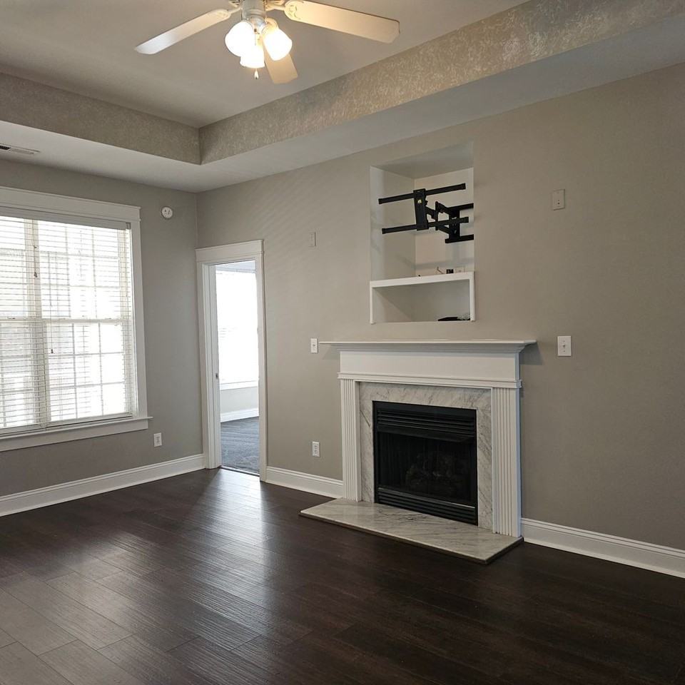 256 Stansbury Ln - Photo 2 of 16