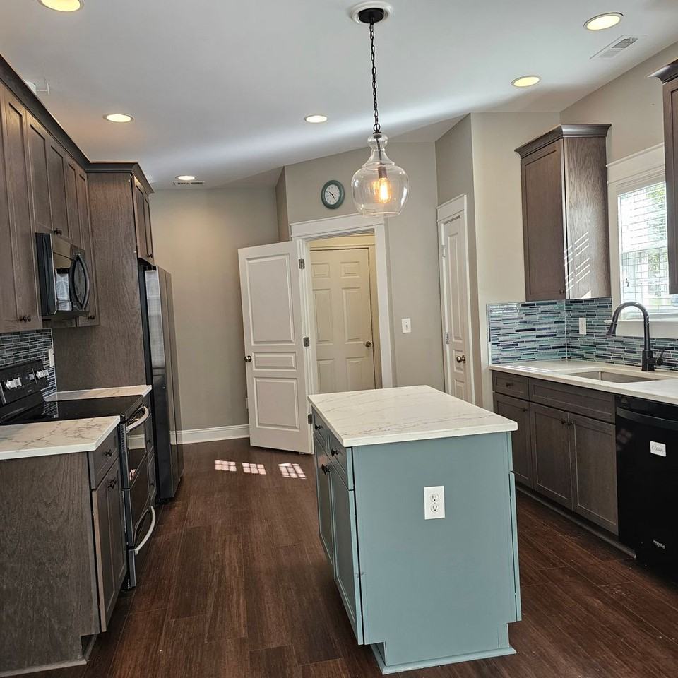 256 Stansbury Ln - Photo 4 of 16