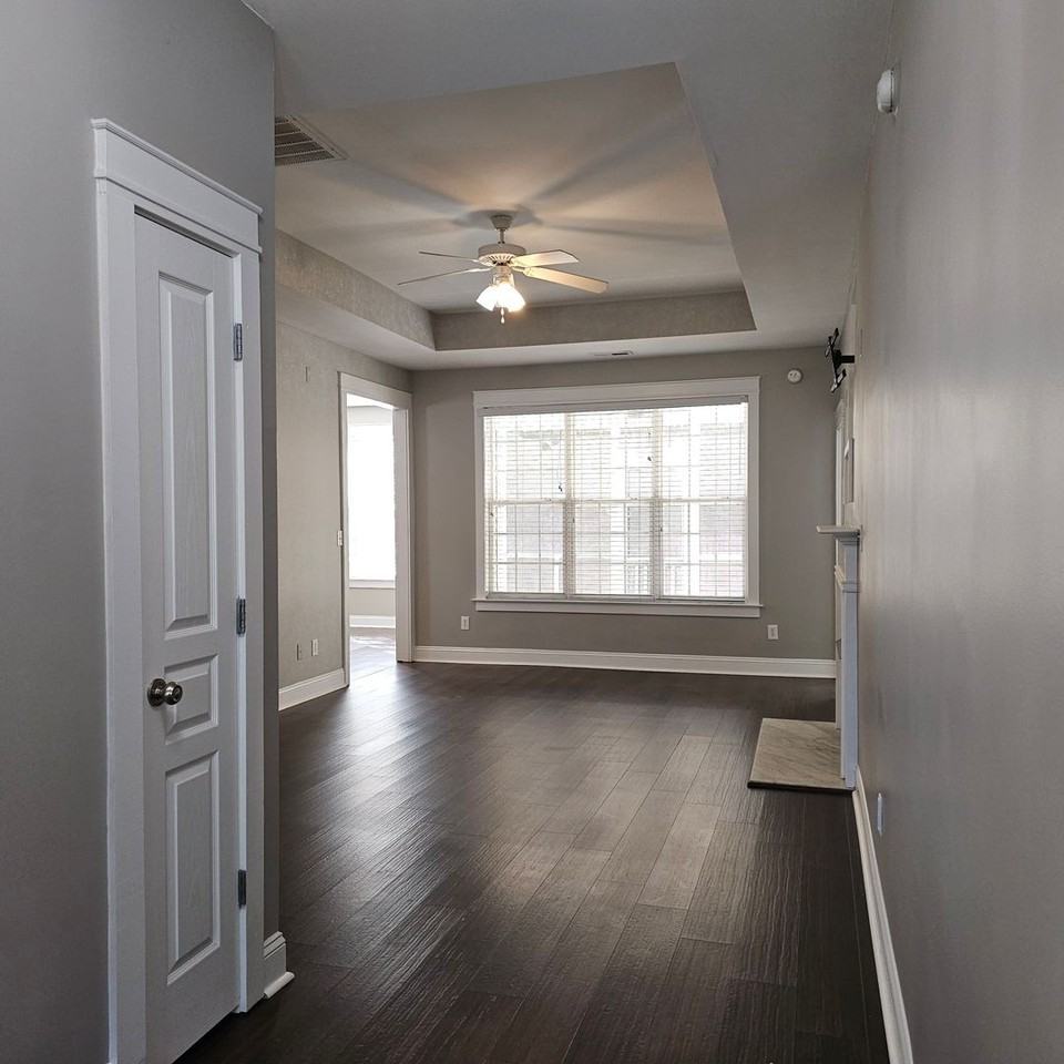 256 Stansbury Ln - Photo 5 of 16