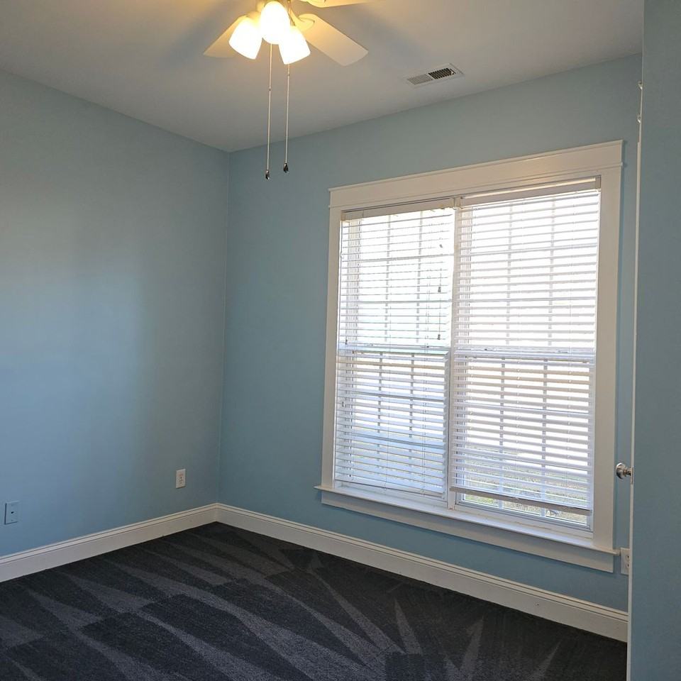 256 Stansbury Ln - Photo 6 of 16