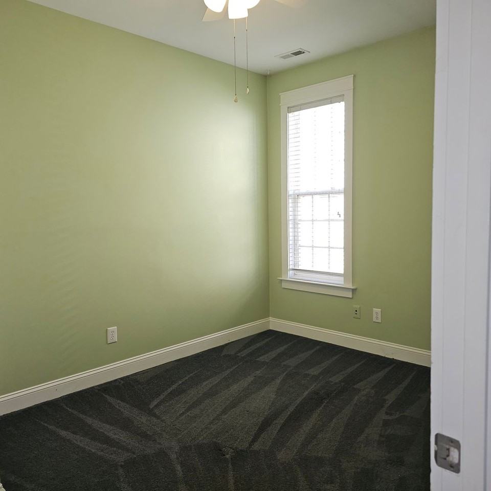 256 Stansbury Ln - Photo 7 of 16