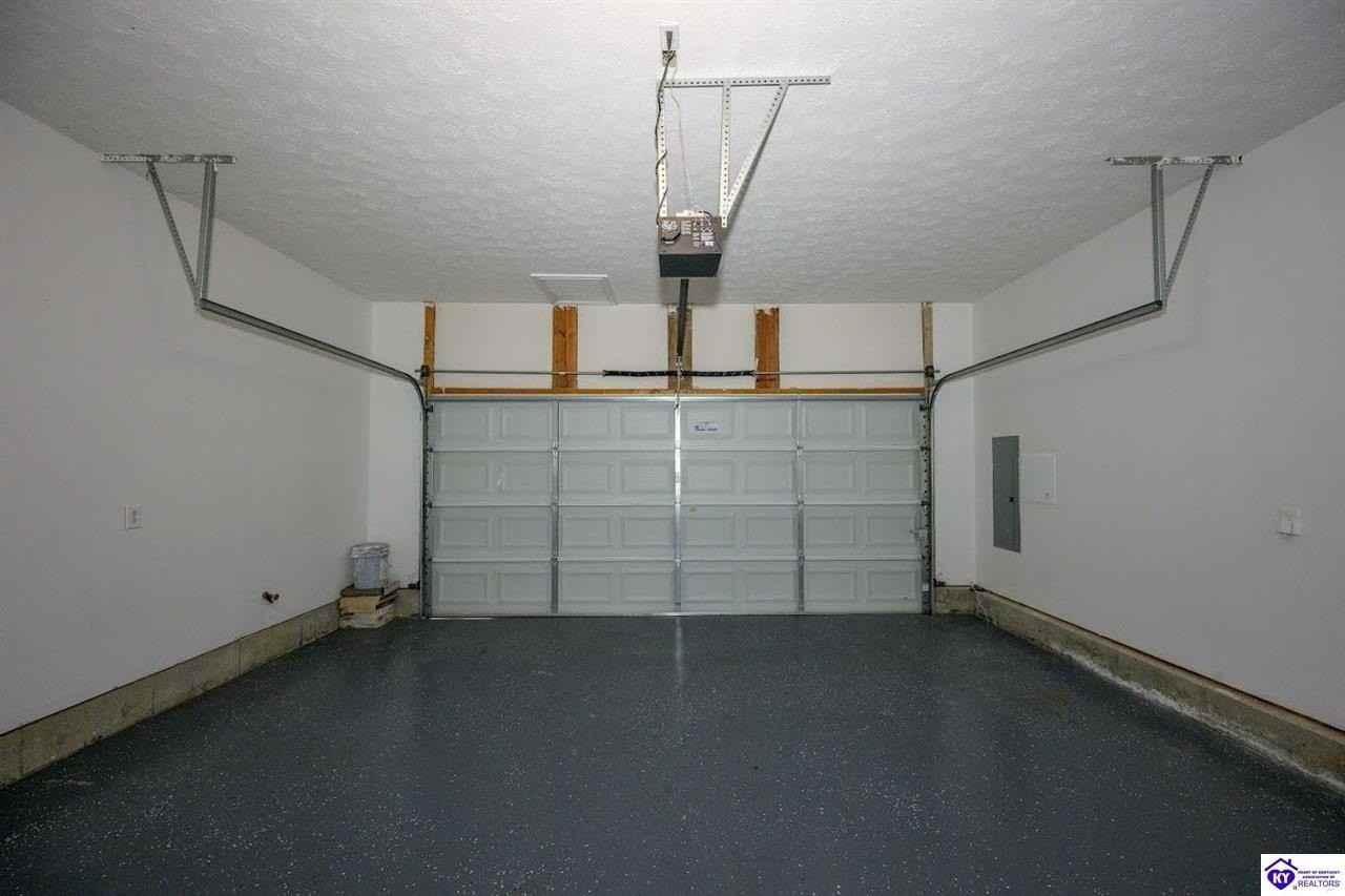 611 Flushing Meadows Dr - Photo 4 of 42