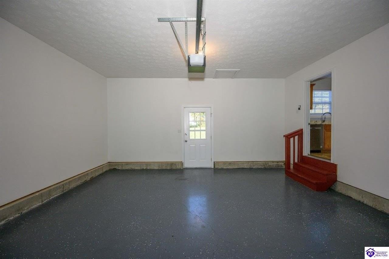 611 Flushing Meadows Dr - Photo 5 of 42