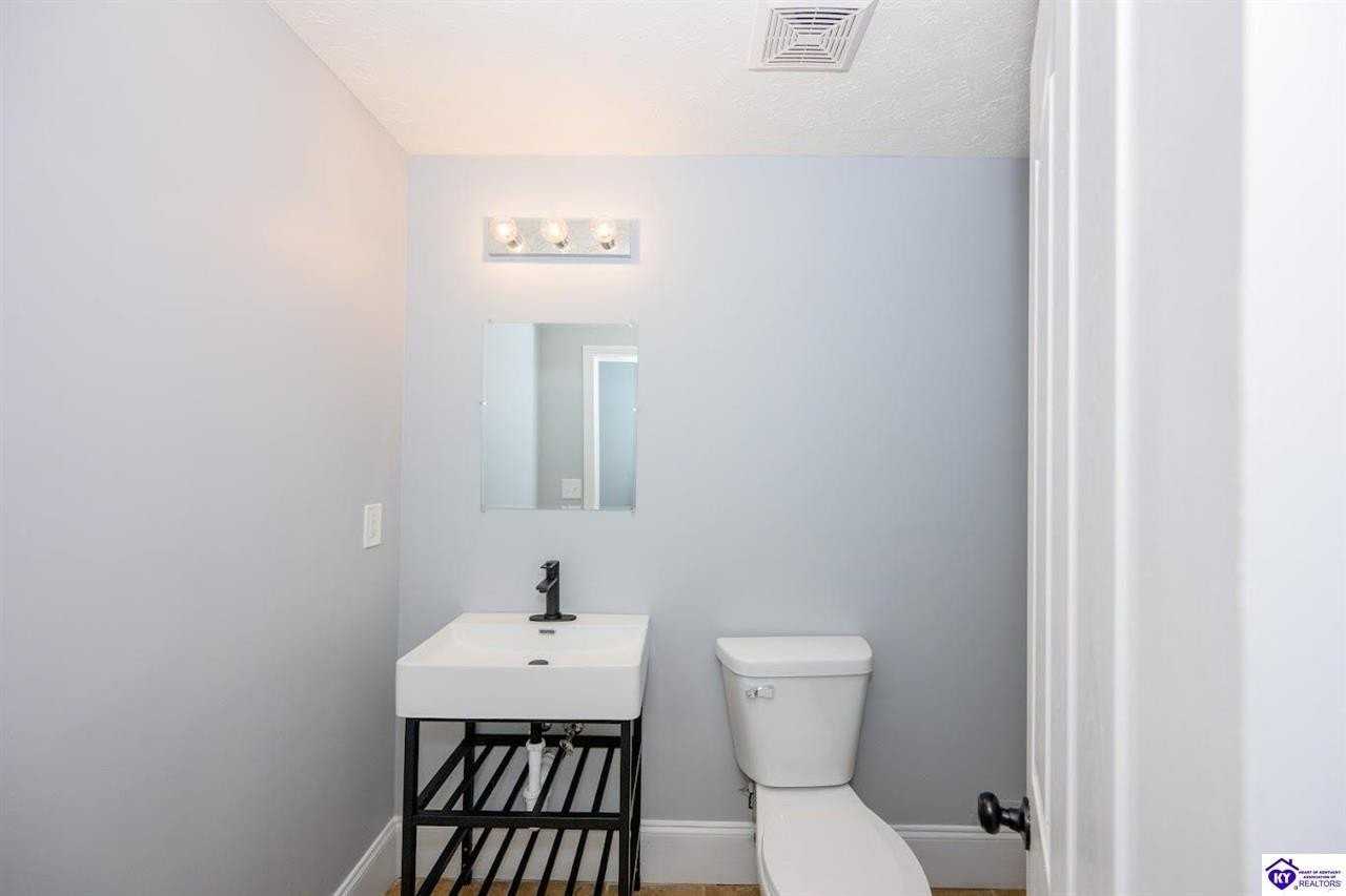 611 Flushing Meadows Dr - Photo 6 of 42