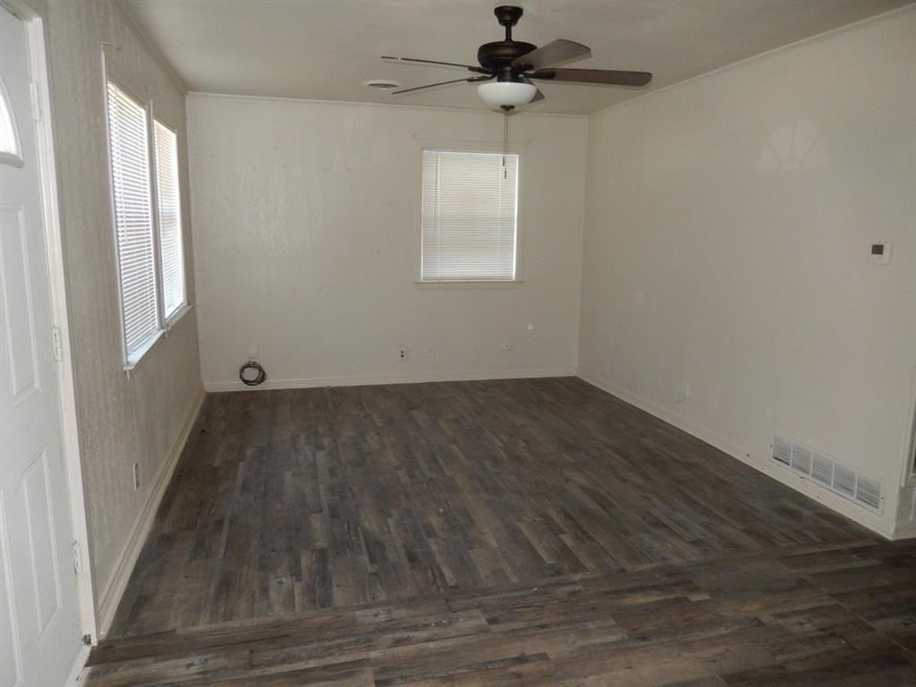 2710 Mount View Dr - Photo 2 of 19