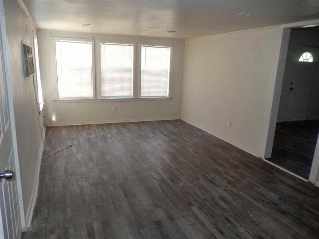 2710 Mount View Dr - Photo 4 of 19