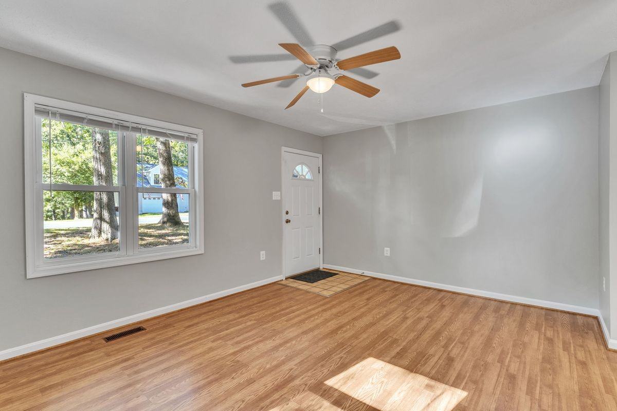 324 Thunderbird Dr - Photo 2 of 19