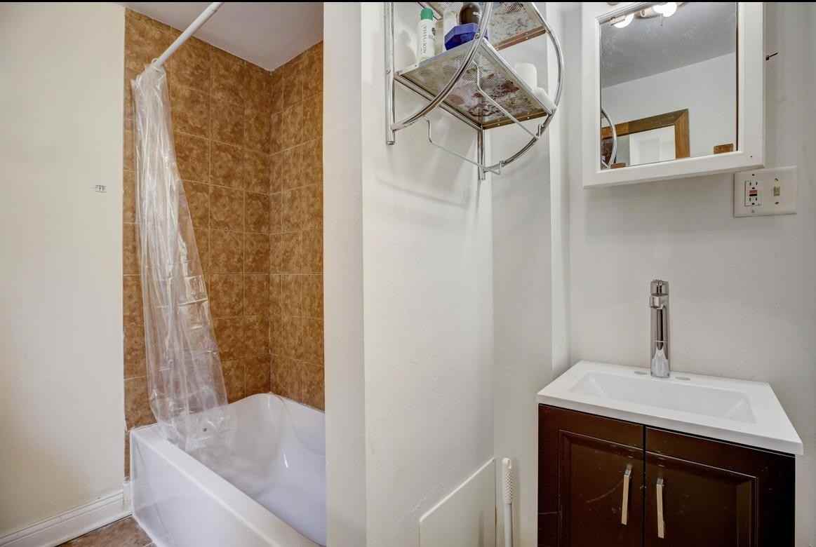 W Warren Blvd - Photo 5 of 23