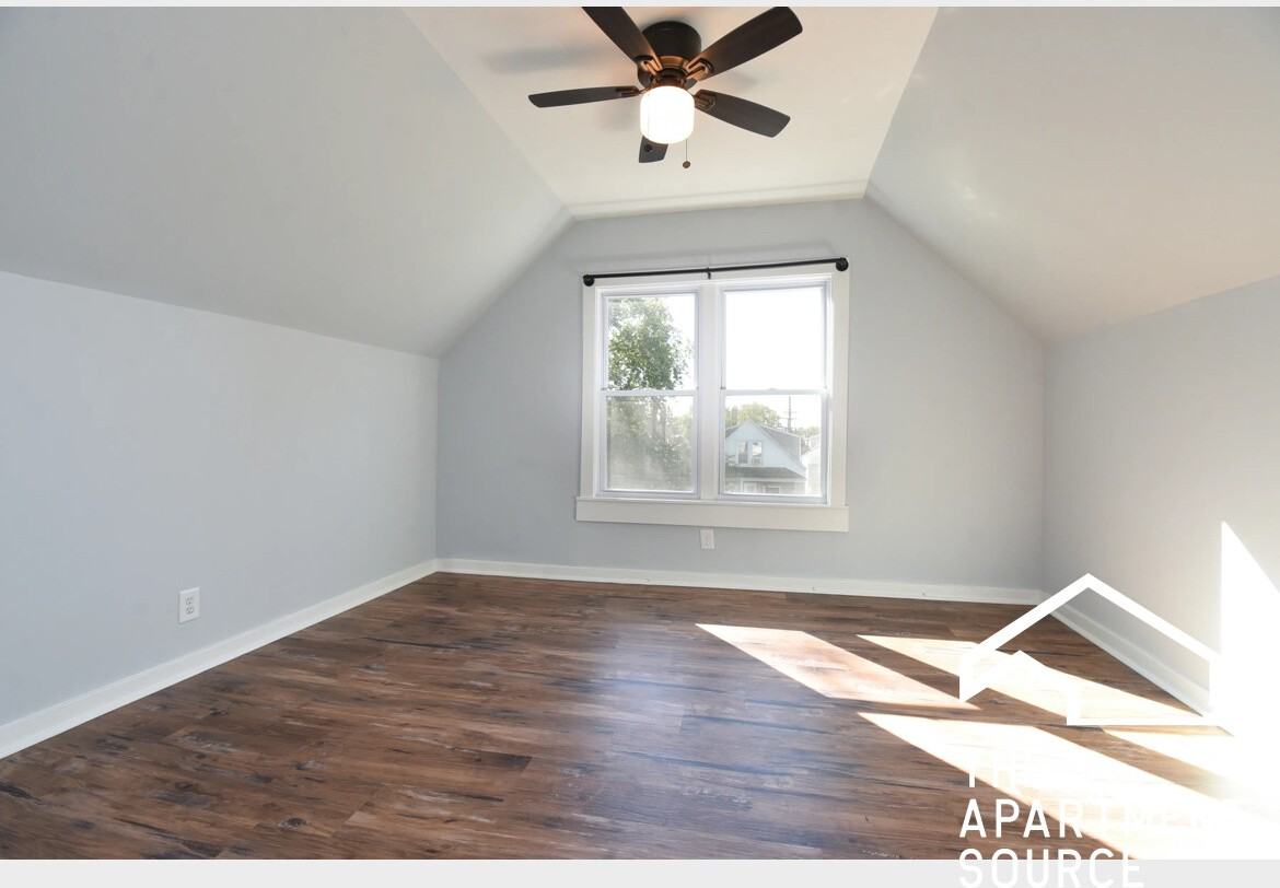 5128 W Henderson St #3 - Photo 4 of 11