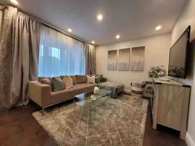 2600 25 St - Photo 3 of 21