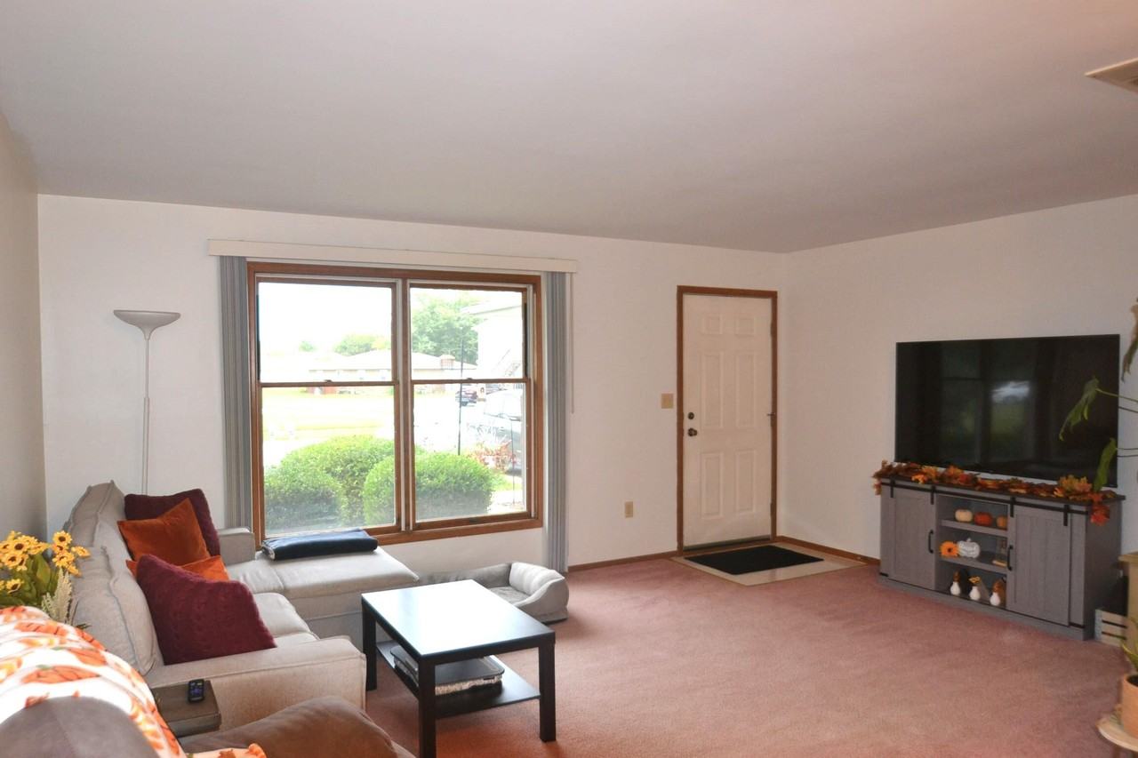 5939 Fiesta Ave - Photo 3 of 19