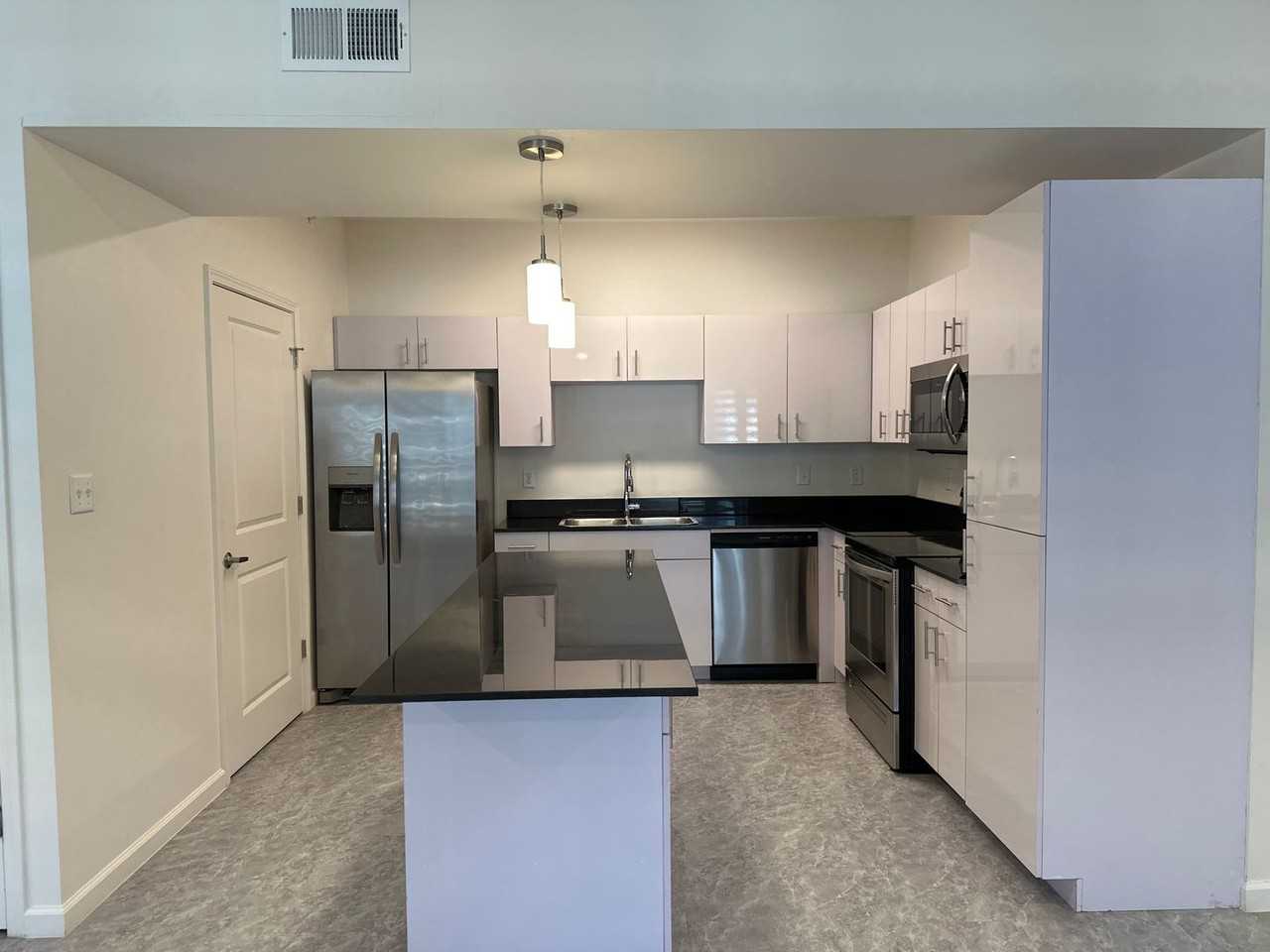 Hampton Astoria - Photo 2 of 12