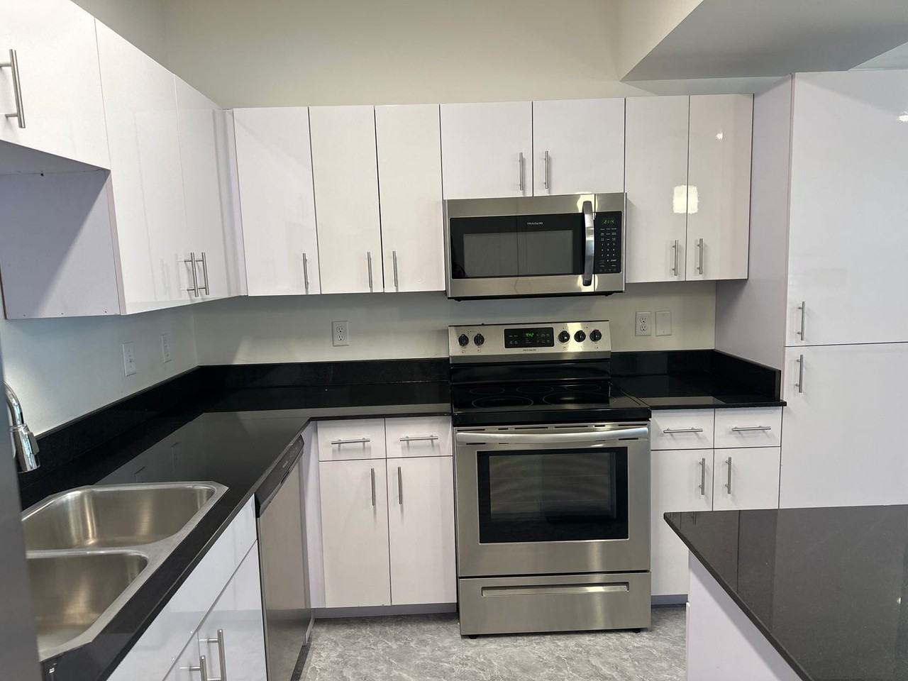 Hampton Astoria - Photo 3 of 12