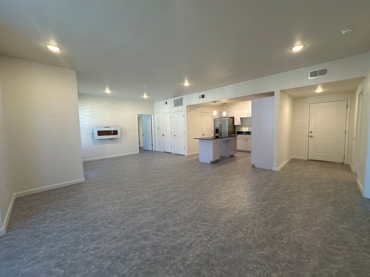 Hampton Astoria - Photo 4 of 12