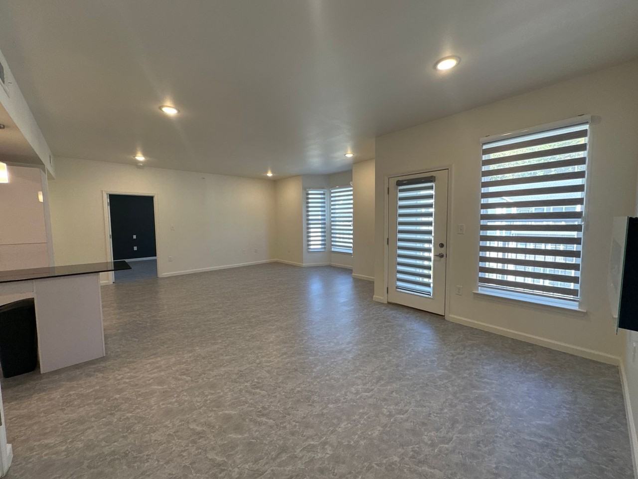 Hampton Astoria - Photo 5 of 12