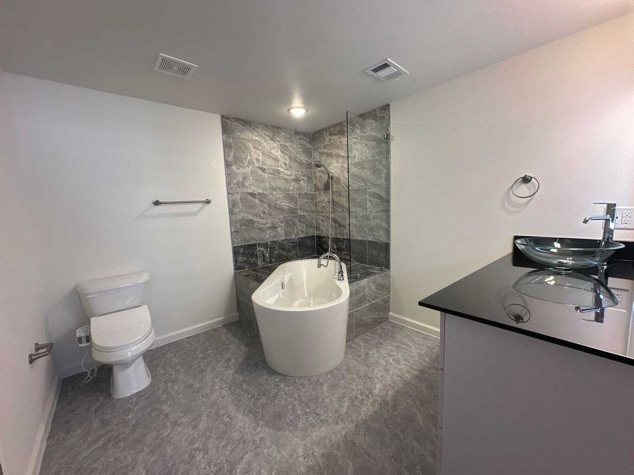 Hampton Astoria - Photo 7 of 12