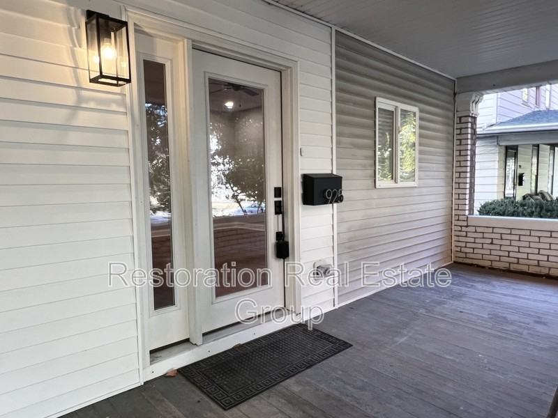 925 N Broad St - Photo 3 of 32