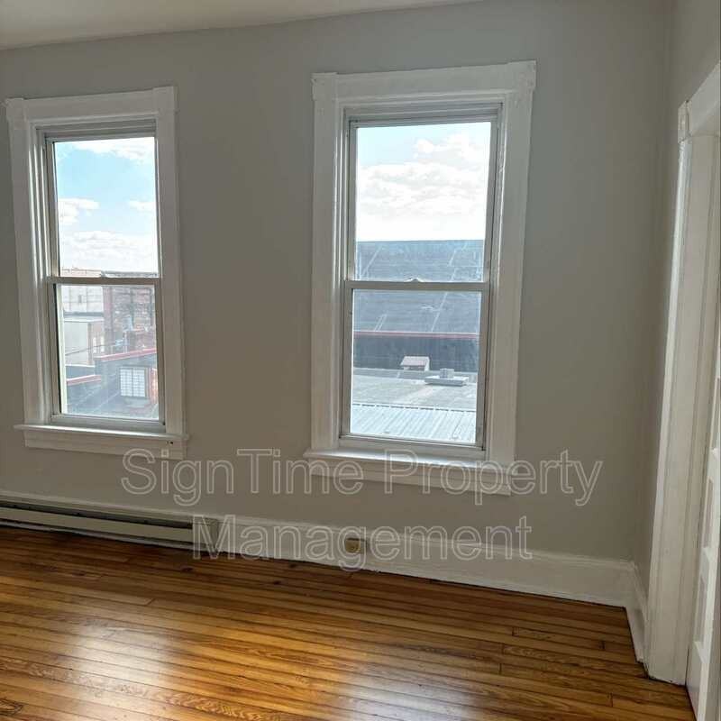 238 Summit Ave - Photo 4 of 15