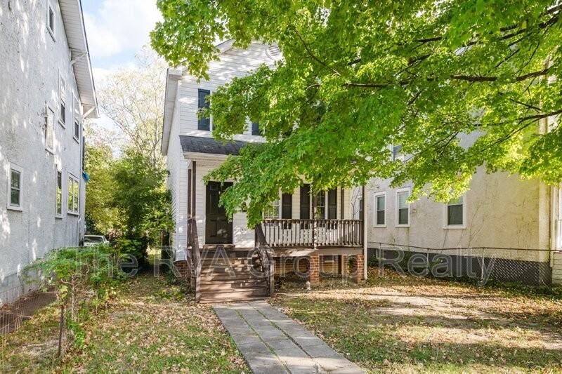 2909 2nd Ave - Photo 2 of 50