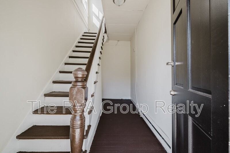 929 Farmer St - Photo 5 of 31