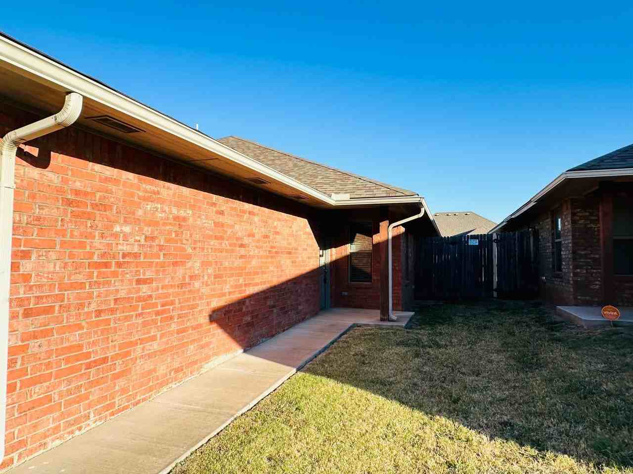 791 Sw 13th St - Photo 4 of 37